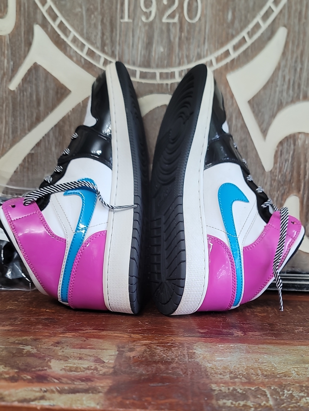 Nike Air Jordan 1 Mid SE "Cyber Active Fuchsia" Wmns 8, Good Condition. - Picture 4 of 16